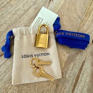 Louis Vuitton Lock & Key 664